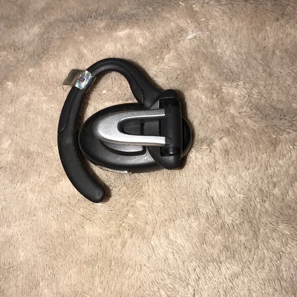 Motorola Bluetooth black and silver with charging cord - Picture 3 of 6